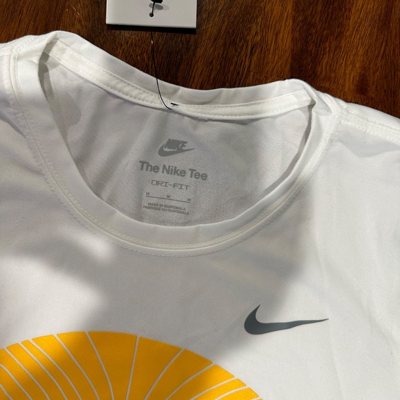 The Nike‎ Tee Women's - Dry Fit -  Long Sleeve - Size M - NEW With Tags. - Picture 7 of 13